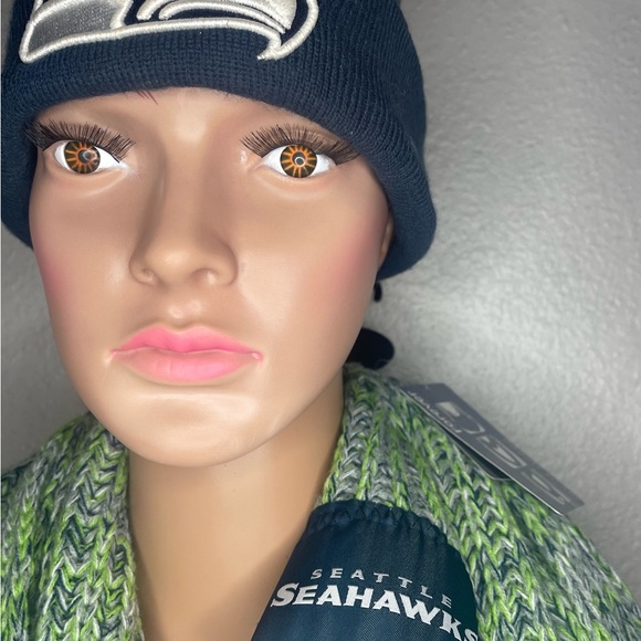 Seattle Seahawks beanie and infinity scarf bundle - Picture 4 of 5